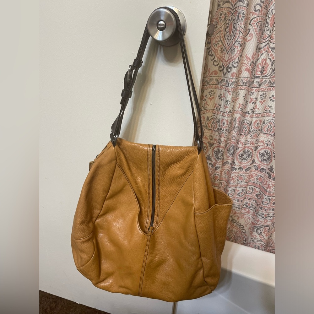 Hogan hobo. Genuine Leather. Minor scuffs on bottom. Minor marks front side